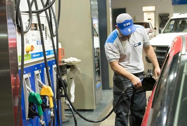 Anuncian que la nafta va a llegar a 60 pesos antes de fin de año Anuncian que la nafta va a llegar a 60 pesos antes de fin de año