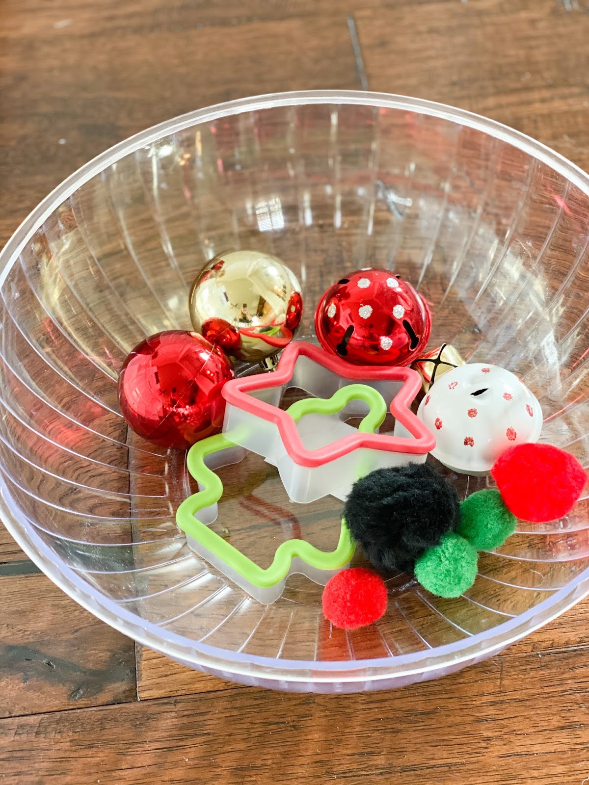 Toddler Approved! Christmas Sink or Float Toddler Science