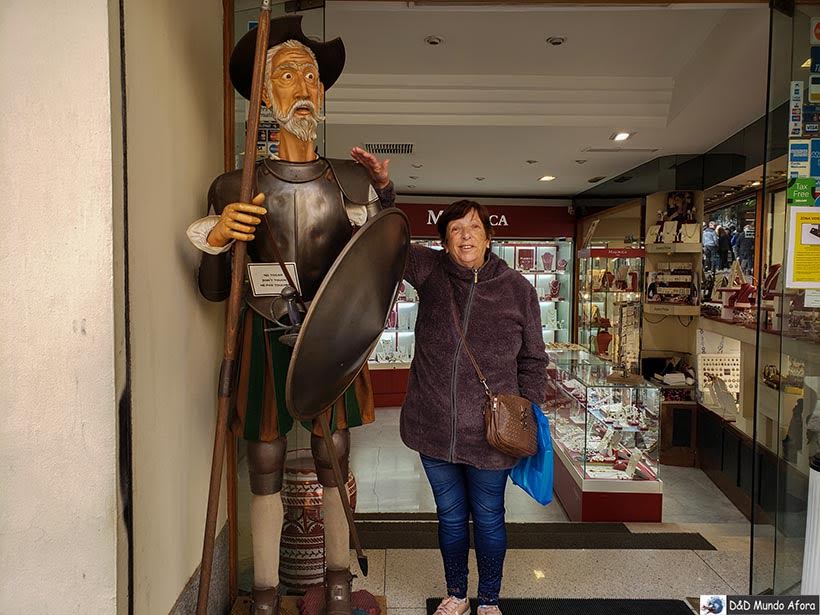 Mamis e o Don Quixote de La Mancha, em Toledo, Espanha