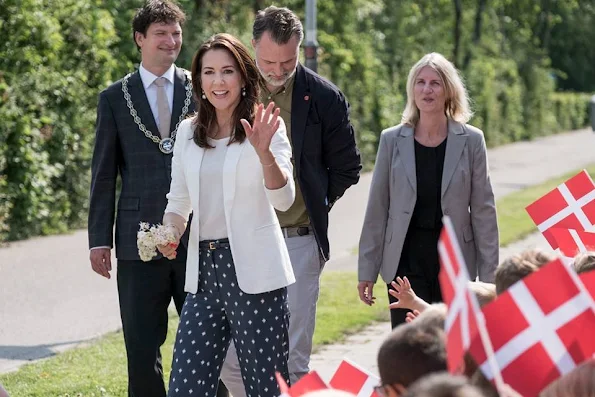 Crown Princess Mary launches anti-bullying programme for nurseries and daycare. Style royal, new dress, fashion new summer dress