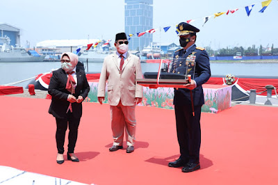 Panglima TNI Hadiri Serah Terima Kapal Selam KRI Alugoro-405