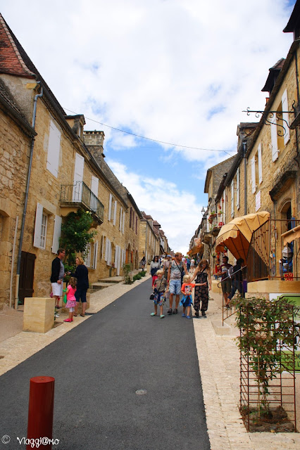 Una delle caratteristiche vie del centro di Domme