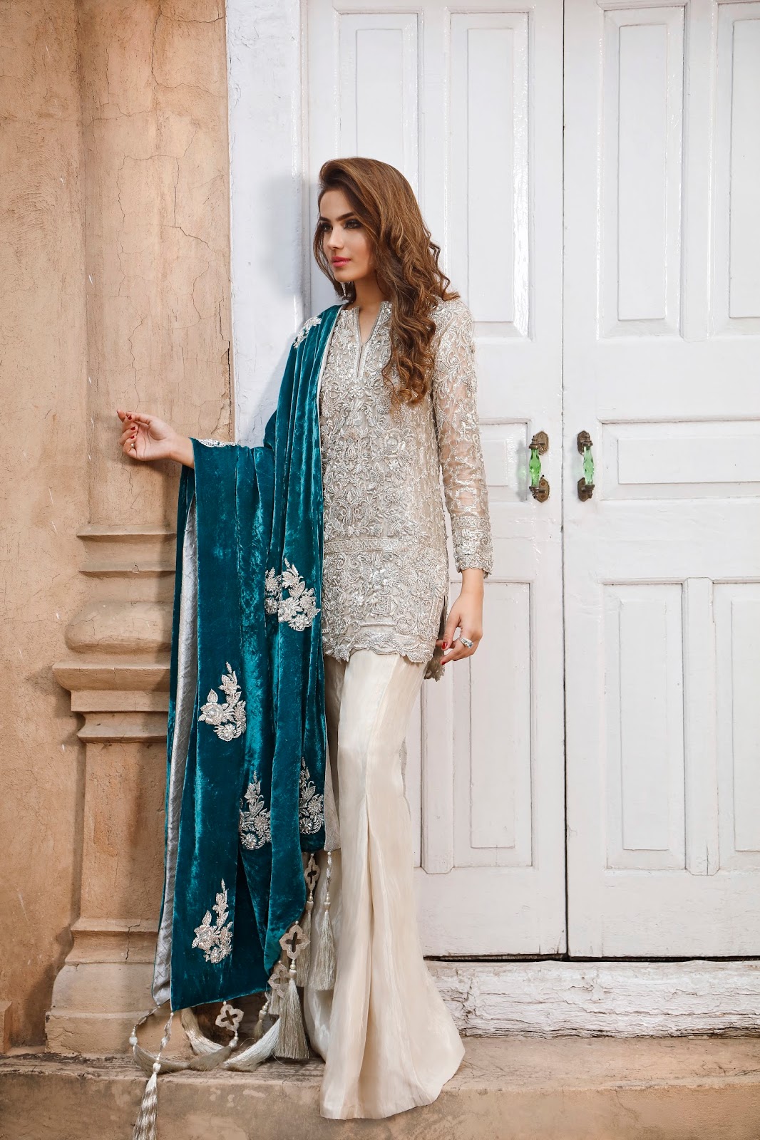 Pakistani Model Alyzeh Gabol Looks Gorgeous As She Displays Latest Formals and Bridals Collection By Rema & Shehrbano