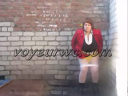 Voyeur-Russian WC 120516-31 (Hidden camera pissing clips from a public toilet)