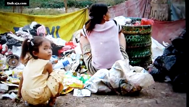 image 1 Video Kisah Nyata Tukang Sampah di Indonesia, Menjadi Perhatian Masyarakat Dunia [Miris & Prihatin]