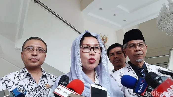 PGRI-Beri-Komentar-Pedas-soal-Guru-Honorer-Dipecat-Hanya-karena-Posting-Gaji