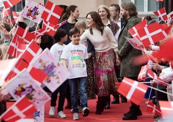 Crown Princess Mary wore a Valentino pleated printed silk crepe de chine midi skirt