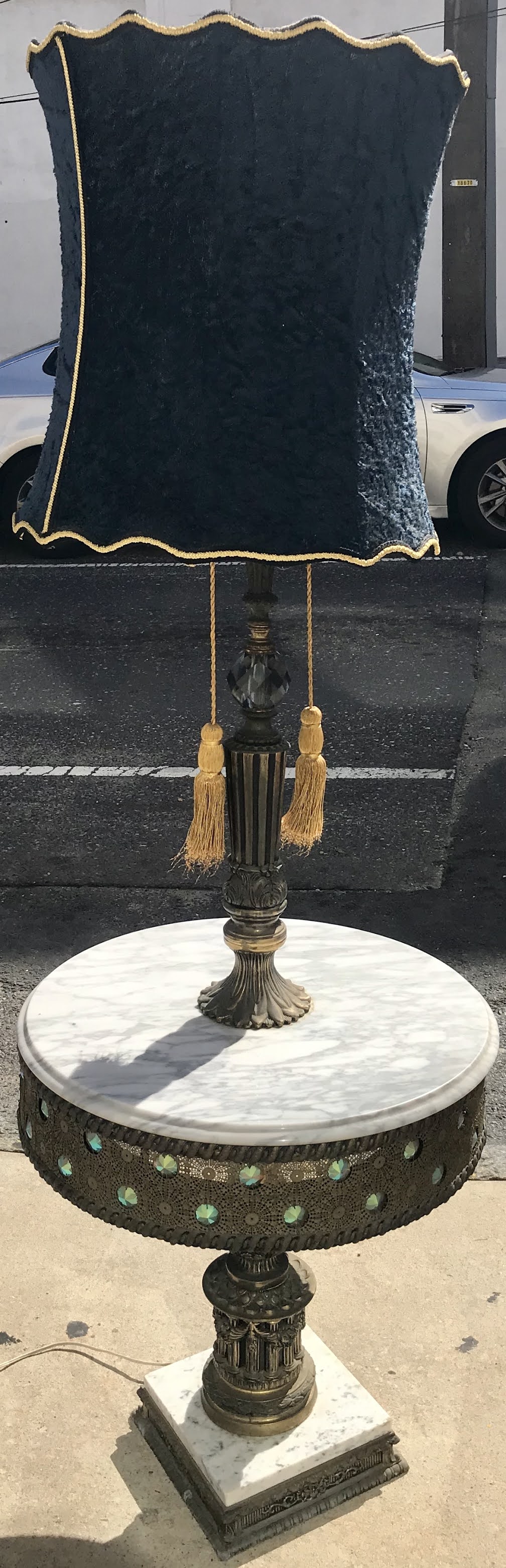 Uhuru Furniture & Collectibles 476412 Vintage Floor Lamp with Marble