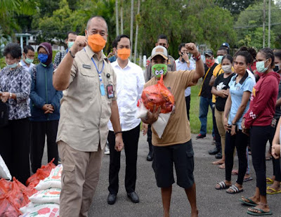 Pemprovsu Beri Bantuan Sembako Bagi Mahasiswa