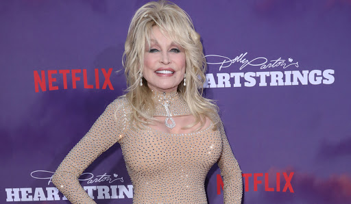 Dolly Parton awarded medal for philanthropy