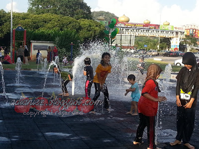 Mandi-Manda di Dataran MBMB, Melaka