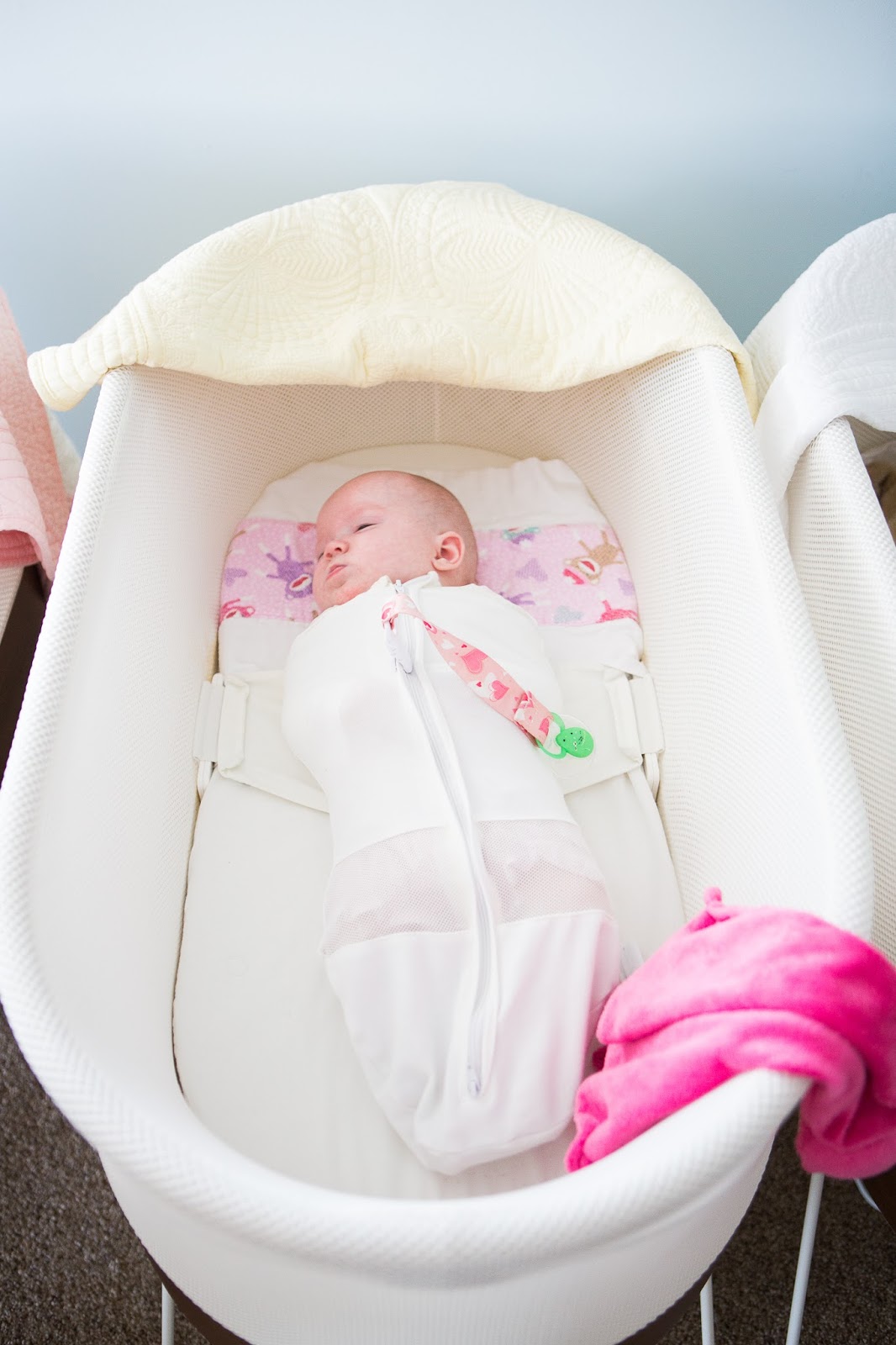 bassinet with built in swaddle