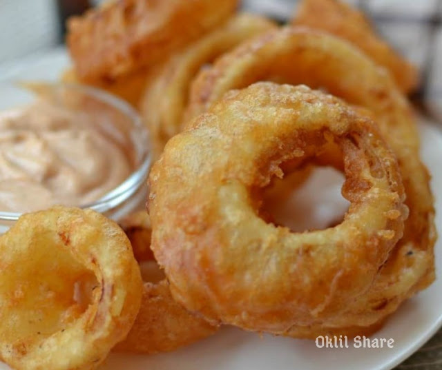 Beer Battered Onion Rings With Dipping Sauce