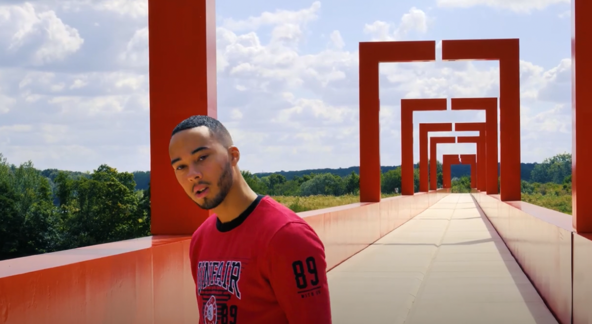 Photo de Isayah extraite du clip Anonymat Photo de Isayah extraite du clip Anonymat