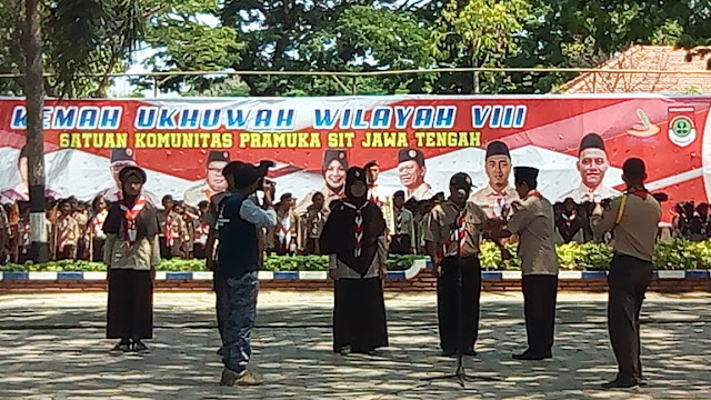 Upacara Penutupan Perkemahan Ukhuwah Wilayah VIII Satuan Komunitas Pramuka Sekolah Islam Terpadu Jawa Tengah