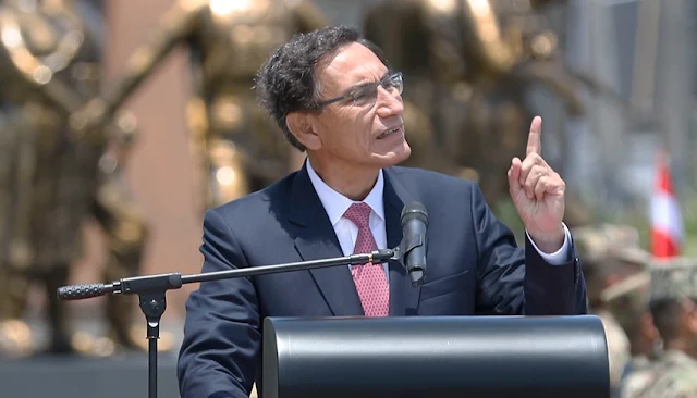 Martín Vizcarra participó de la ceremonia por el Día de las Fuerzas Armadas