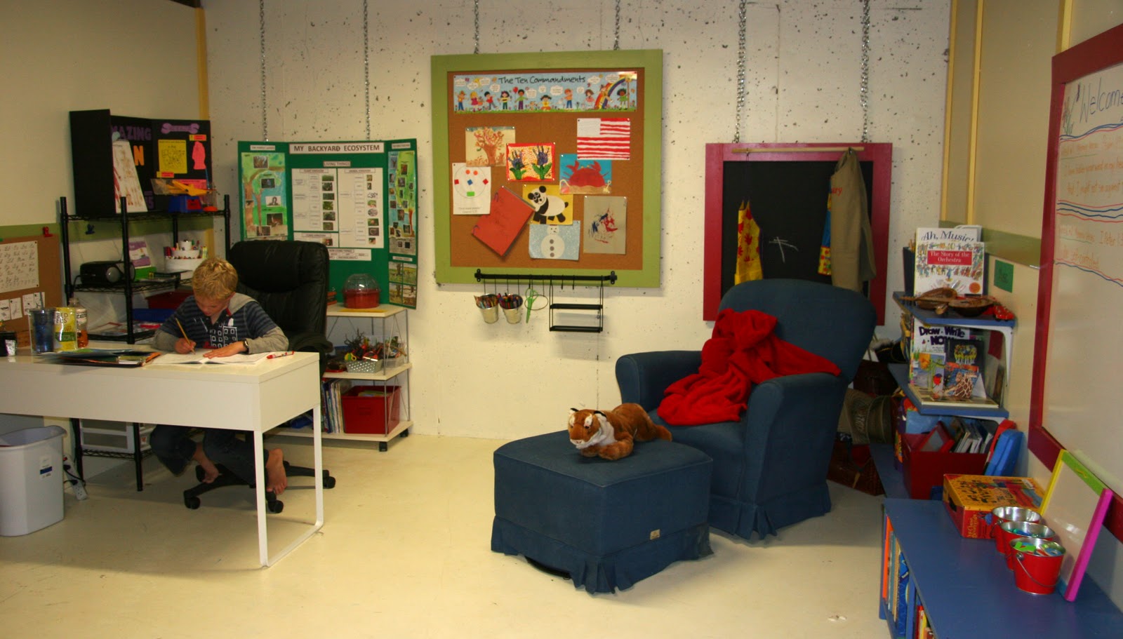 Shady Creek Academy ....: Let Me Show You Around our School Room!