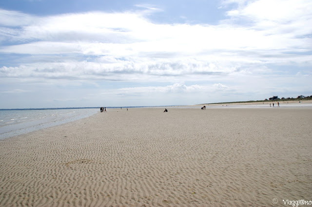 L'enorme spiaggia con la bassa marea