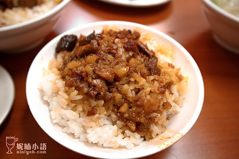 【晴光商圈美食】黃記魯肉飯。市場扛霸子排隊小吃 【晴光商圈美食】黃記魯肉飯。市場扛霸子排隊小吃