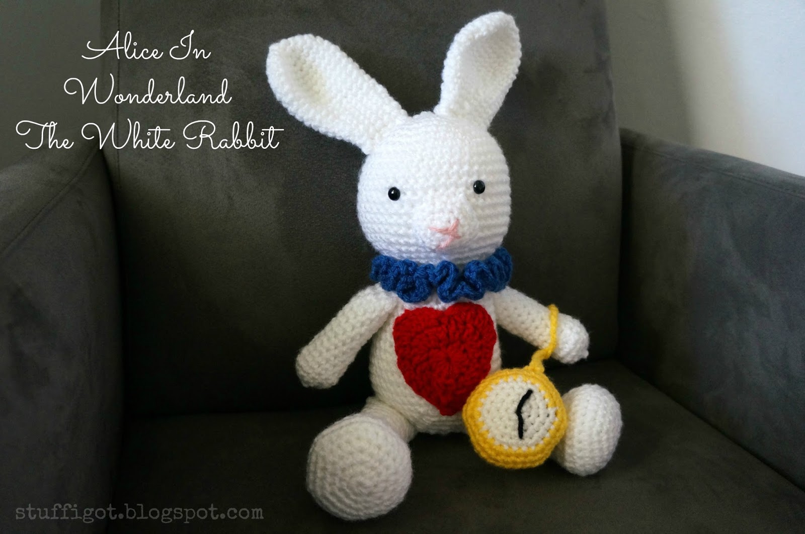 Bianconiglio amigurumi Alice in Wonderland crochet rabbit 