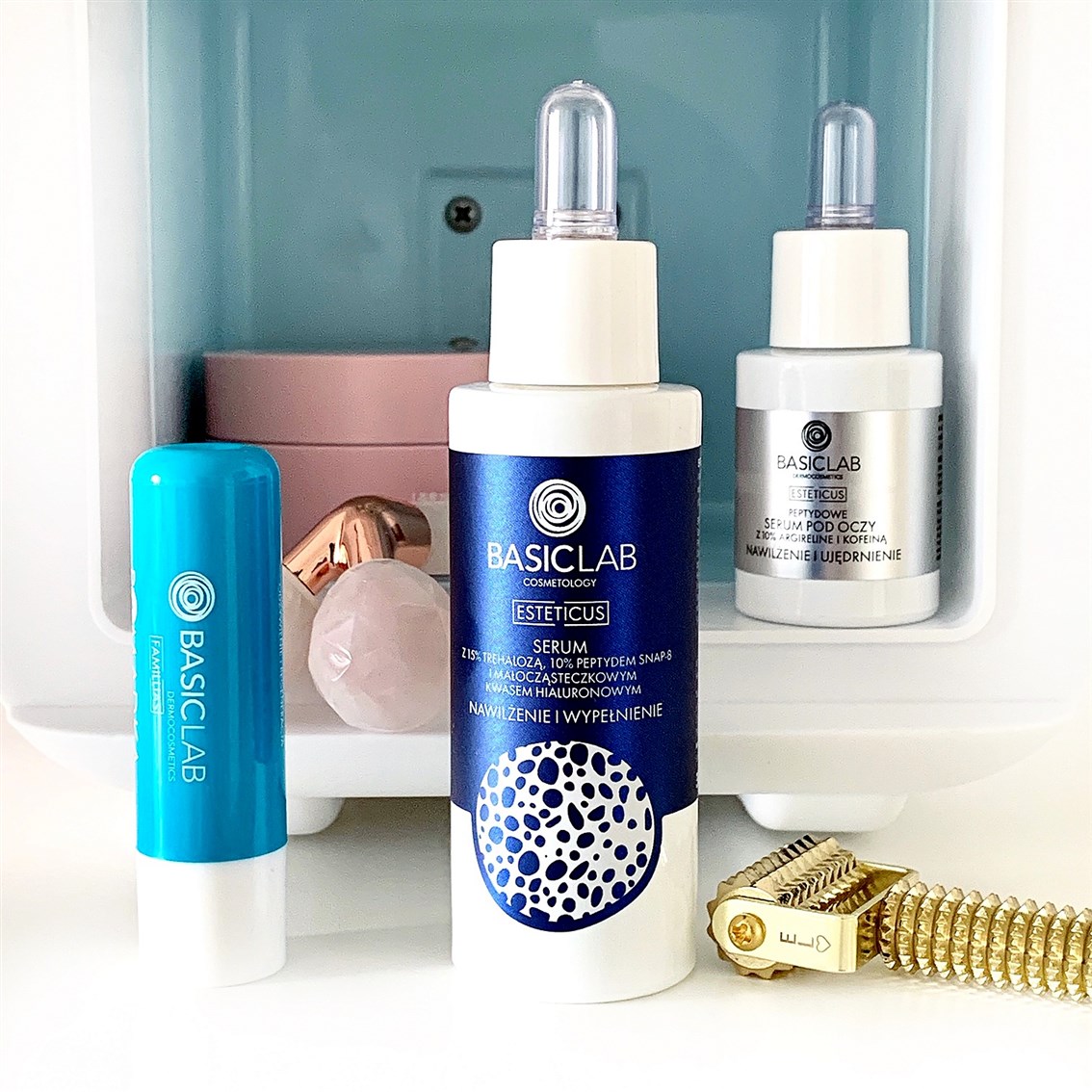 BasicLab Serum z trehalozą 15 i 10 peptydem Nawilżenie i Wypełnienie
