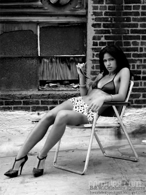 Cassie - Photoshoot for Complex in black and white - picture 2