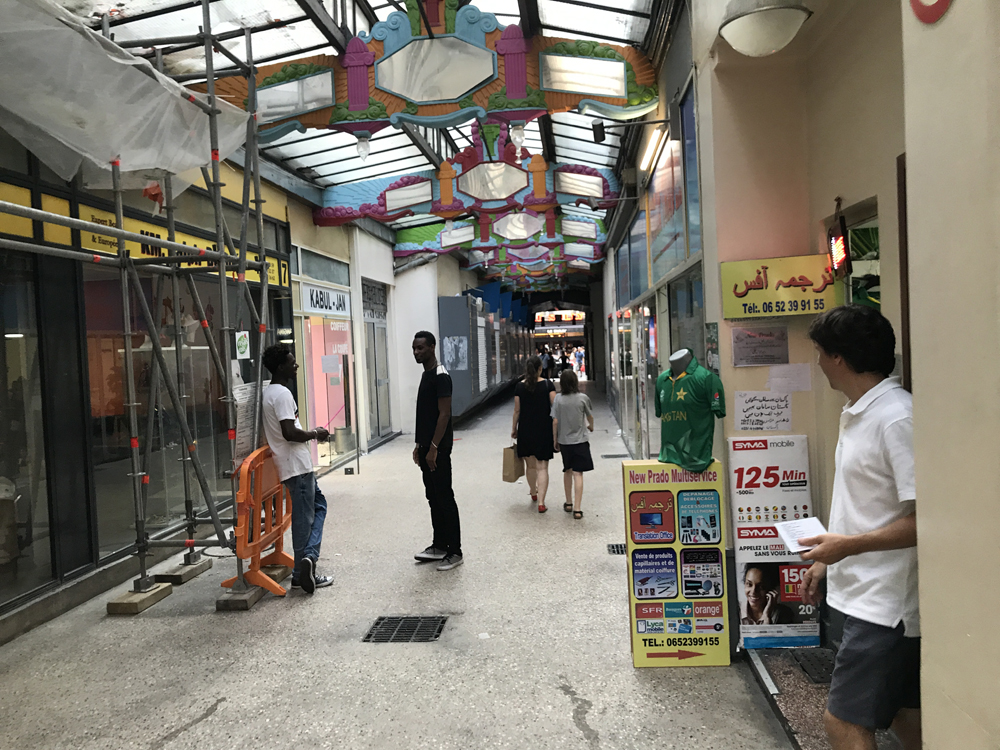 Yksi kuuma yö Pariisissa 3 Yksi kuuma yö Pariisissa 2