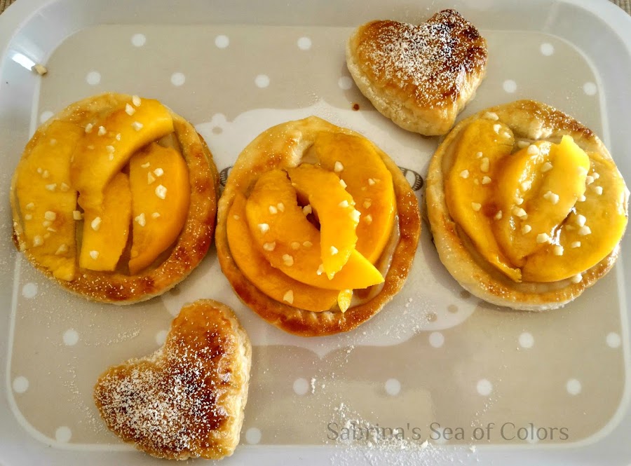 Hojaldres_con_crema_y_melocotón