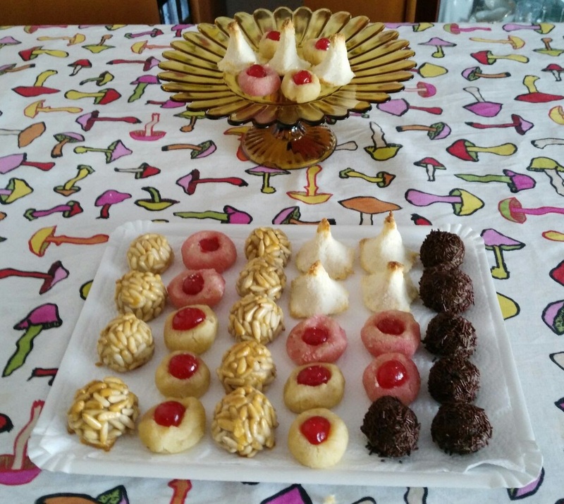 Panellets tradicionales variados.