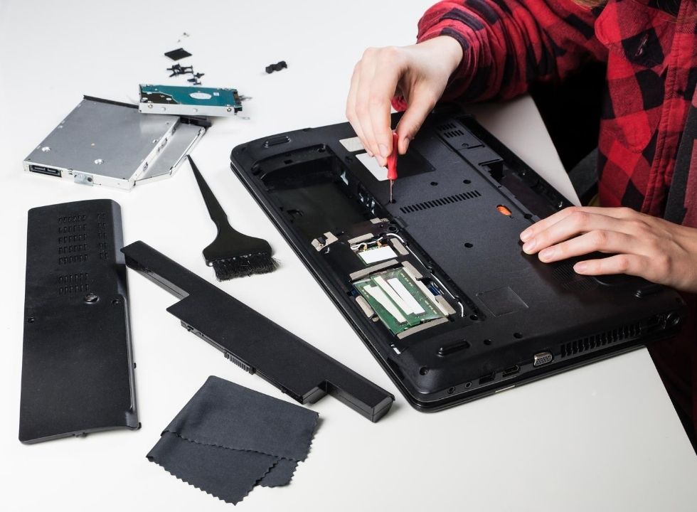 Laptop battery dead? - Find out how to fix it! - Sympline Tech