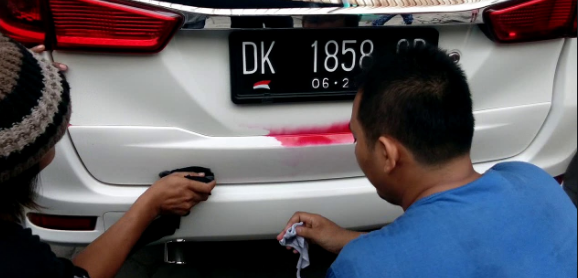 Cara Yang Benar Menghilangkan Bekas Cat Semprot Pada Mobil - Suryadidik.com