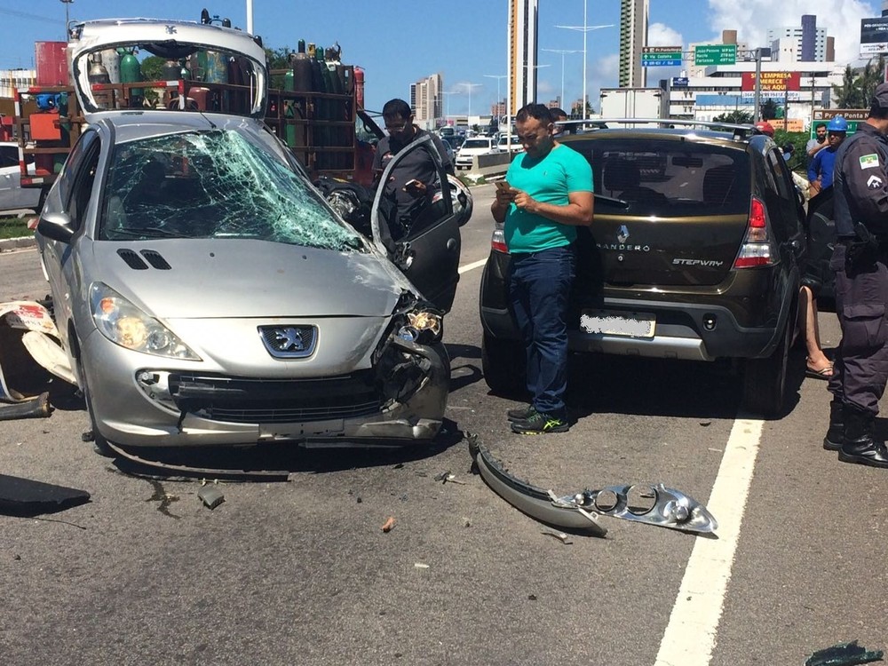 Número de mortes no trânsito cai 15% em 2019 no Rio Grande do Norte, diz Detran 1 carro
