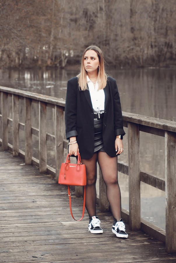 Outfit con Vans y maxi blazer