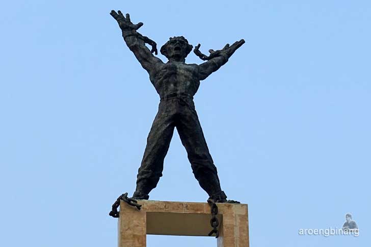 monumen pembebasan irian barat