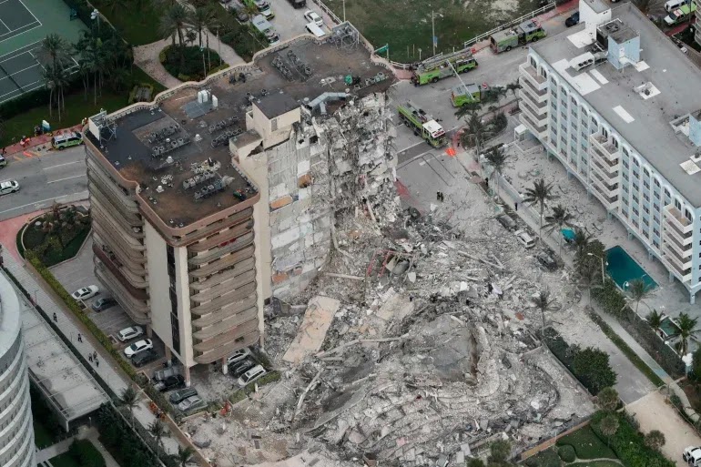 99 personas desaparecidas en derrumbe de condominio en Miami