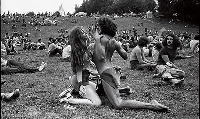 These 25 Photos Show Just How Far Out The Hippies Really Were
