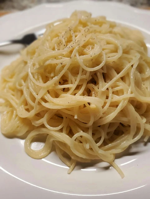 plate of cacio e pepe