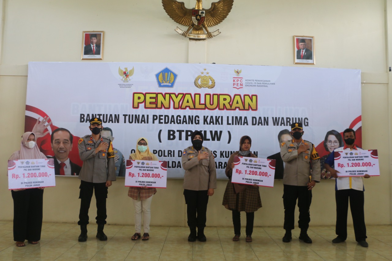 Polres Kuningan Salurkan Bantuan Tunai Untuk 3 295 Pkl Dan Warung Seputar Kuningan