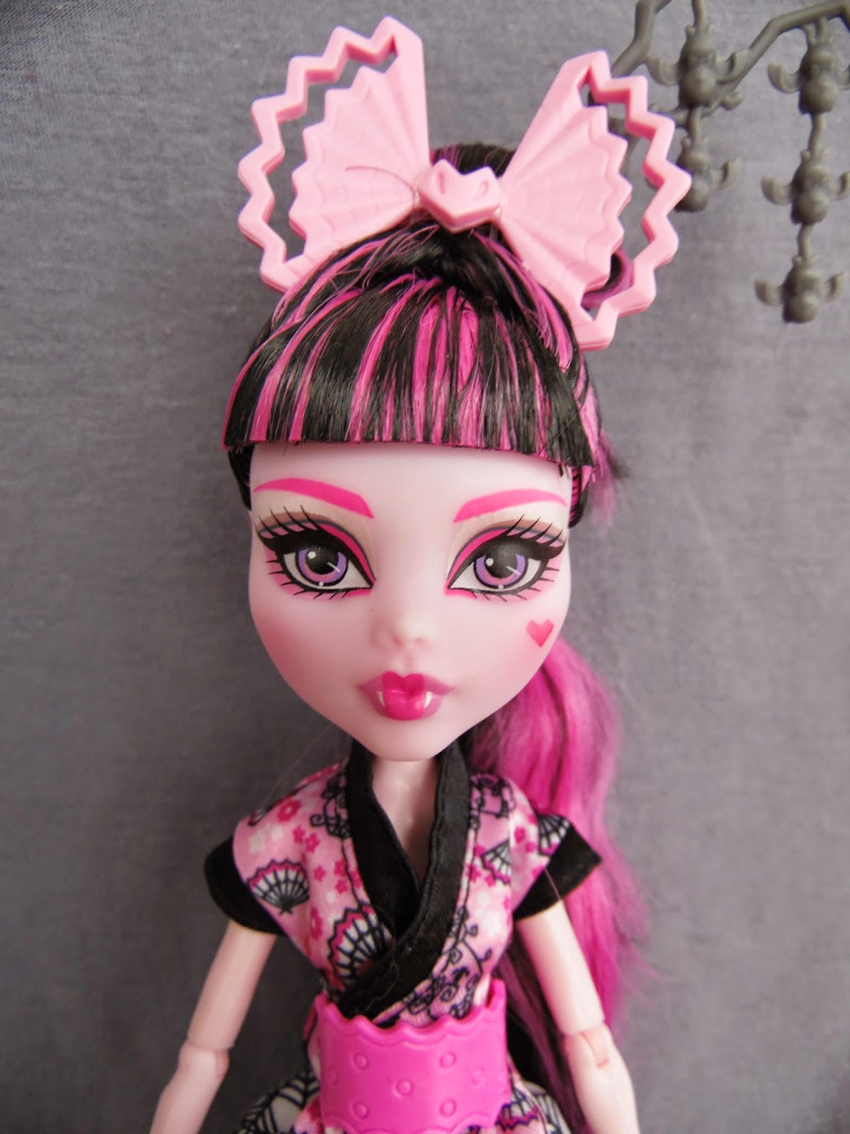 Christina Articulates Monster Exchange Draculaura