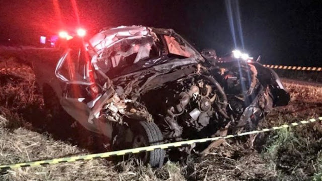 Motorista morre ao bater caminhonete contra traseira de carreta em rodovia