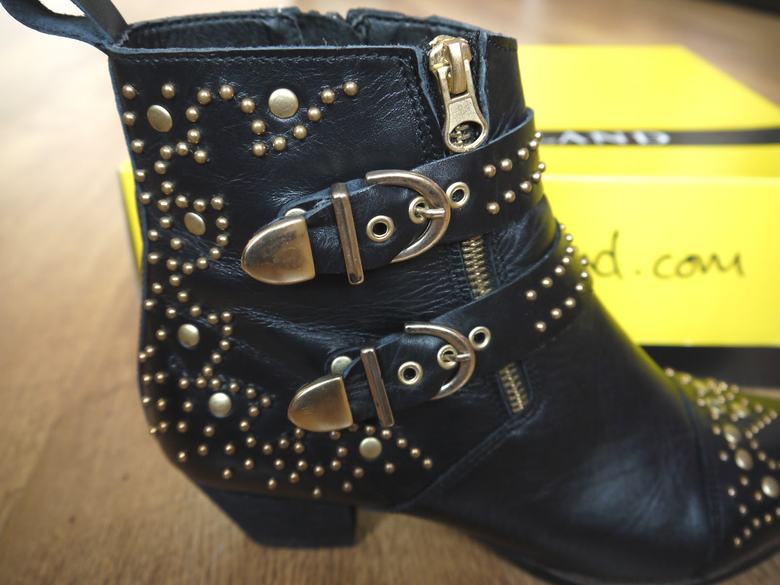 BEAUTY & LE CHIC: Love it, Share it! River Island Black Stud Buckle Boots