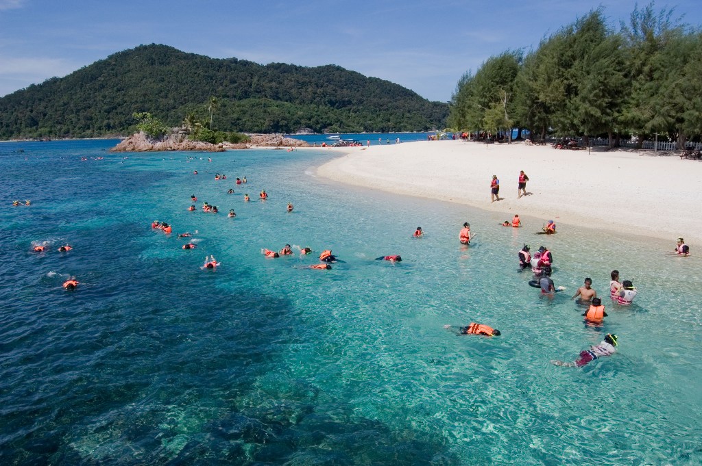 You can make activities there such as snorkeling , give for fish meal