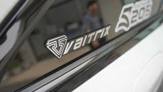 來自澳洲的汽車改裝品牌VAITRIX麥翠斯有最廣泛的車種適用產品，含汽油、柴油、油電混合車專用電子油門控制加速器，搭配外掛晶片及內寫，高品質且無後遺症之動力提升，也可由專屬藍芽App–AirForce GO切換一階、二階、三階ECU模式。外掛晶片及電子油門控制器不影響原車引擎保固，搭配不眩光儀錶，提升馬力同時監控愛車狀況。另有馬力提升專用水噴射可程式電腦及套件，改裝愛車不傷車。適用品牌車款： Audi奧迪、BMW寶馬、Porsche保時捷、Benz賓士、Honda本田、Toyota豐田、Mitsubishi三菱、Mazda馬自達、Nissan日產、Subaru速霸陸、VW福斯、Volvo富豪、Luxgen納智捷、Ford福特、Hyundai現代、Skoda、Mini; Altis、crv、chr、kicks、cla45、Focus mk4、 sienta 、camry、golf gti、polo、kuga、tiida、u7、rav4、odyssey、Santa Fe新土匪、C63s、Lancer Fortis、Elantra Sport、Auris、Mini R56、ST LINE...等。