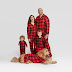 Χριστουγεννιάτικες πυτζάμες για όλη την οικογένεια και τον σκύλο...