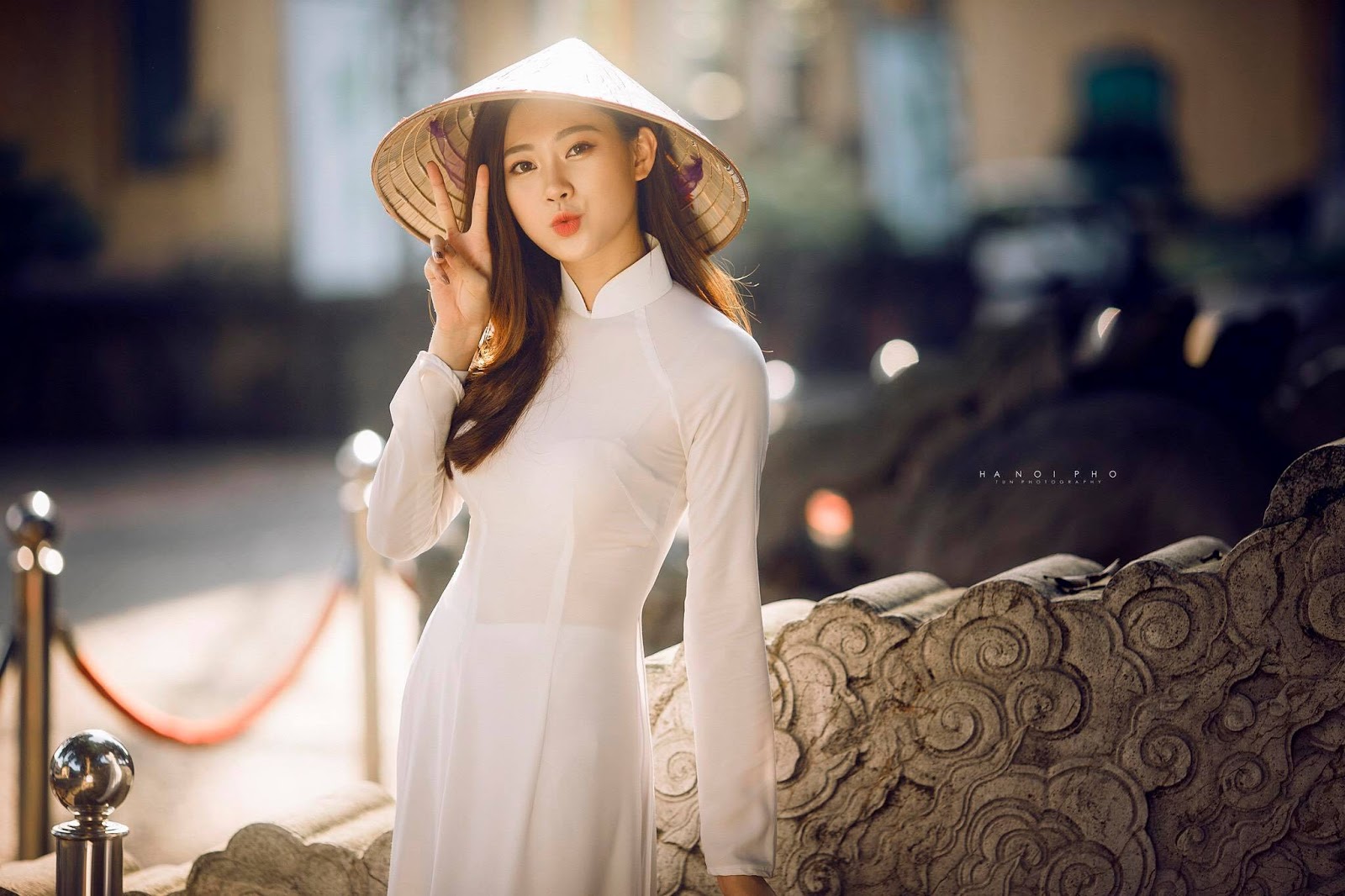 Vietnamese beautiful girl Huyen Trang - Vietnamese traditional dress - Ao dai