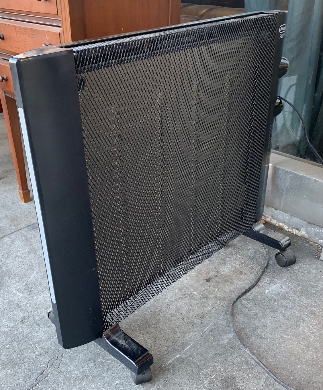 UHURU FURNITURE & COLLECTIBLES: SOLD #101261 DeLonghi Safe Heat Heater