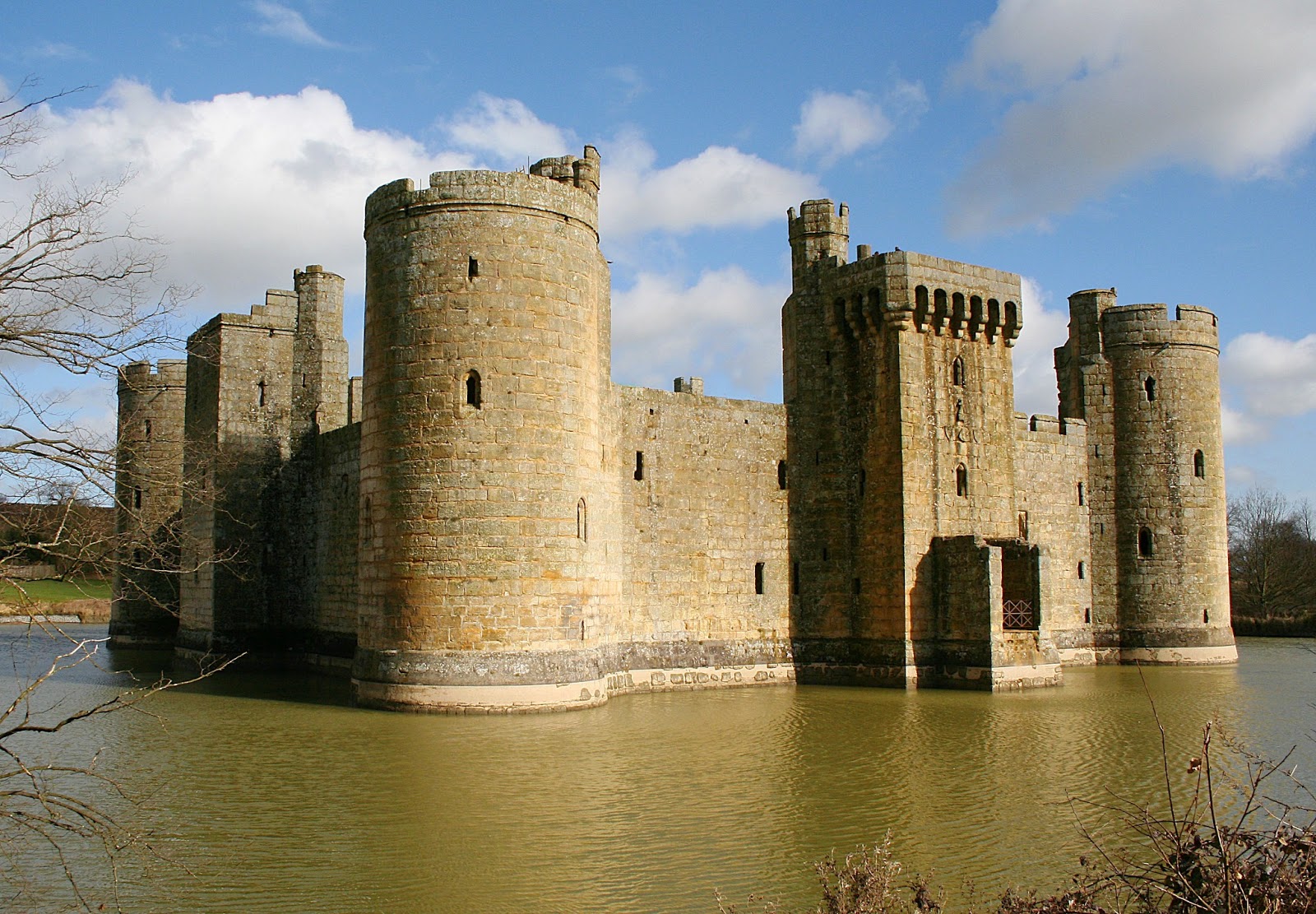 Heroes, Heroines, and History: Medieval Castle Defenses