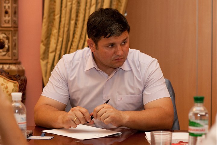 Вячеслав Павлив в образе директора охранной корпорации «Стелс-1»