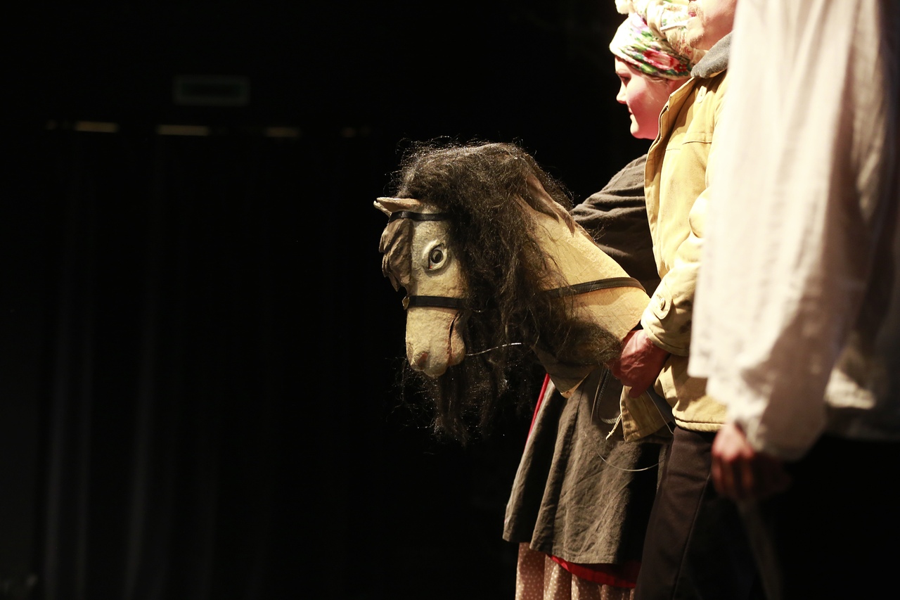 пишет пьесы для театра. пишет пьесы для театра. вишнёвый сад чехов комедия. комедия дель арте спектакль. остер кукольный театр человек с хвостом пьеса.