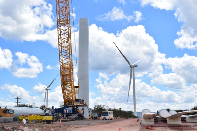 Aerogeradores começam a ser montados no Complexo Eólico Campo Largo, em Umburanas